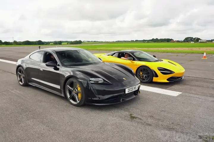 Taycan Turbo S vs McLaren 720S Spider Drag Race [video]