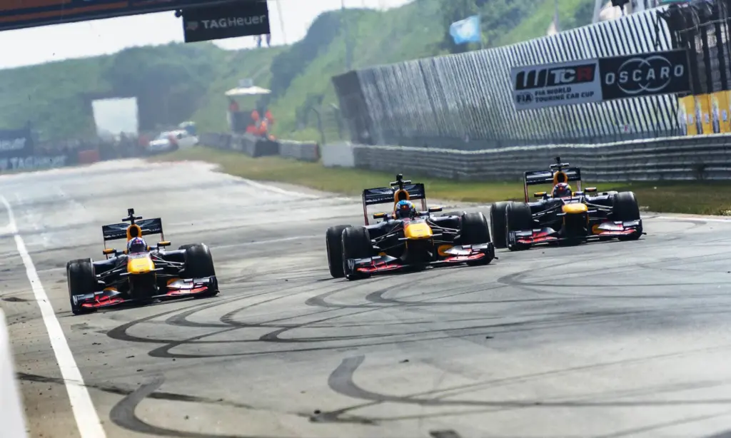 Rampaging trio of Red Bulls on track [video]