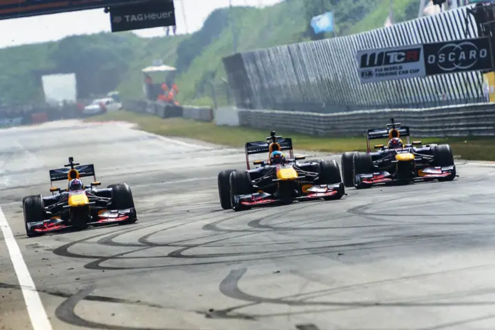 Rampaging trio of Red Bulls on track [video]