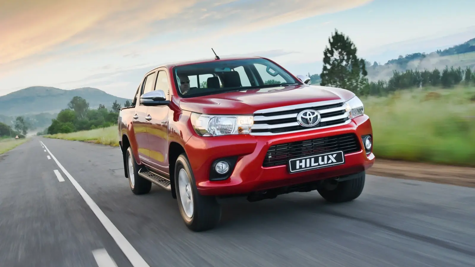 Toyota Hilux 2.8 GD-6 4×4 AT Double Cab Raider (2016)