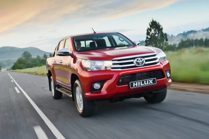 Toyota Hilux 2.8 GD-6 4×4 AT Double Cab Raider (2016)