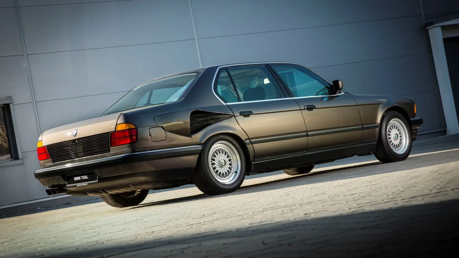 V16 BMW 7 Series