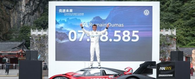 VW ID.R Conquers Tianmen