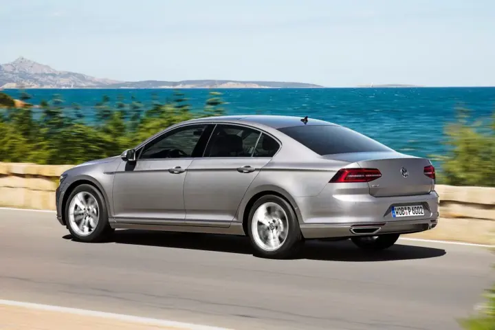 VW Passat 2.0 TSI Executive R-Line (2017)