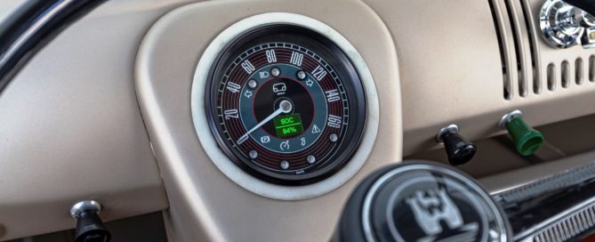 VW e-Bulli gauge