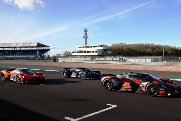 F1 Drivers Pilot Aston Martin Valkyrie At Silverstone [video]