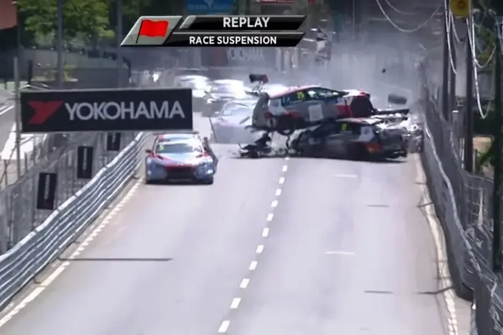 Dramatic First Lap WTCR Crash [video]